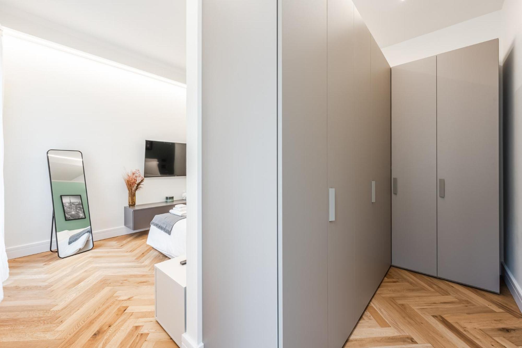 Modern 3-room Flat - Near Metro & Park Appartamento